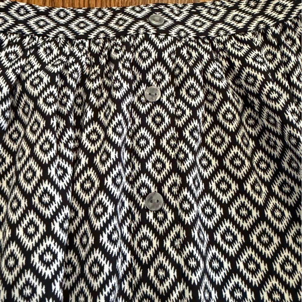 Ann Taylor LOFT Petite Black White Geometric Skirt Size 00P